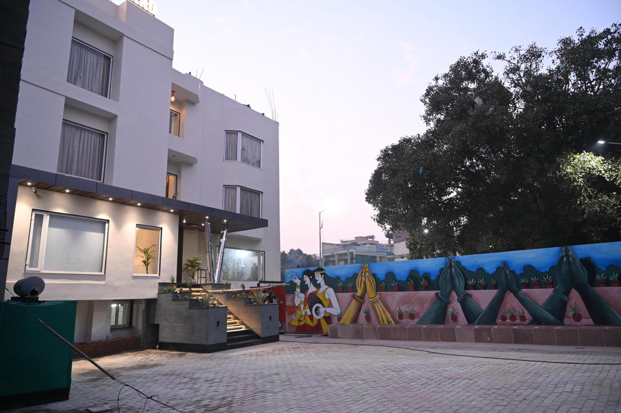 Hotel Sainik Grand Varanasi Exterior foto