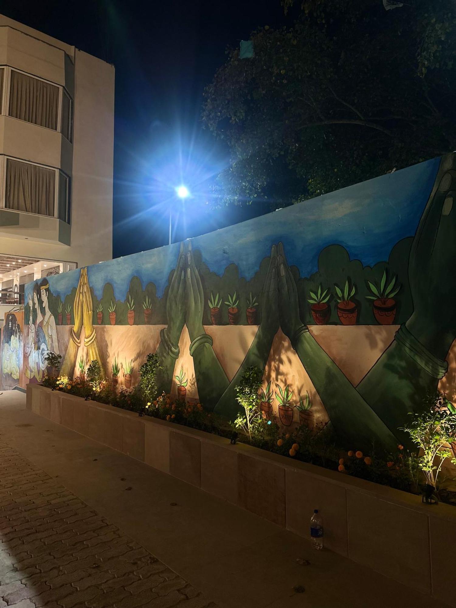 Hotel Sainik Grand Varanasi Exterior foto